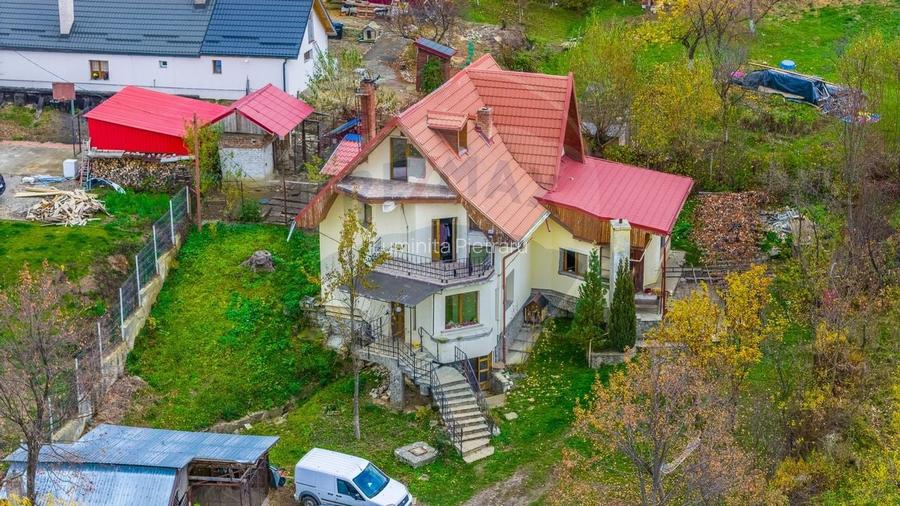 Casa / Vila cu 6 camere de vanzare in Tarlungeni