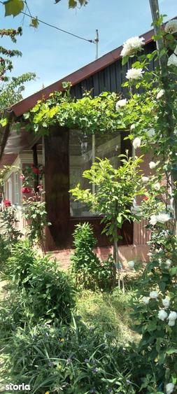 Casă cu 3 camere cu Teren 1300 Mp în Nuci