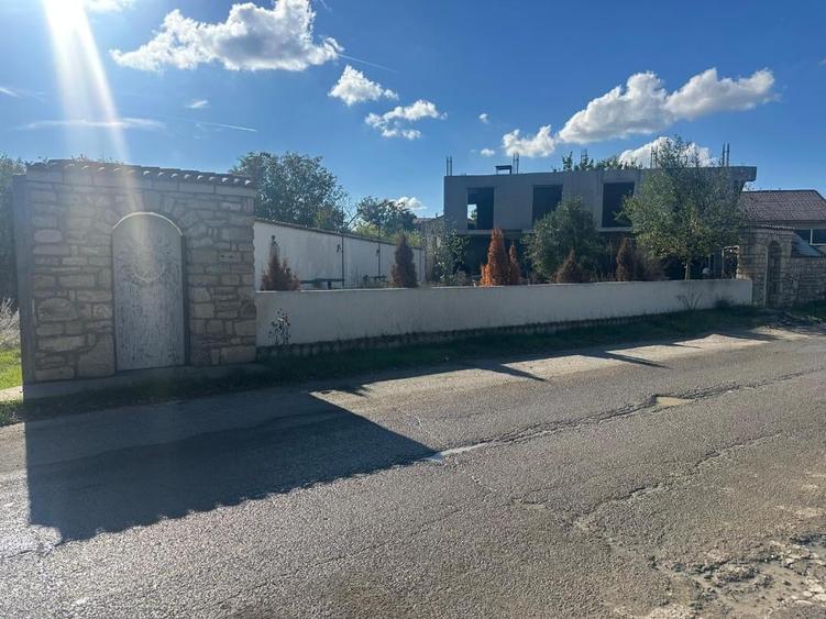 2 Mai - la 4 minute de plaja - pensiune 8 camere, finalizata 60% - 3