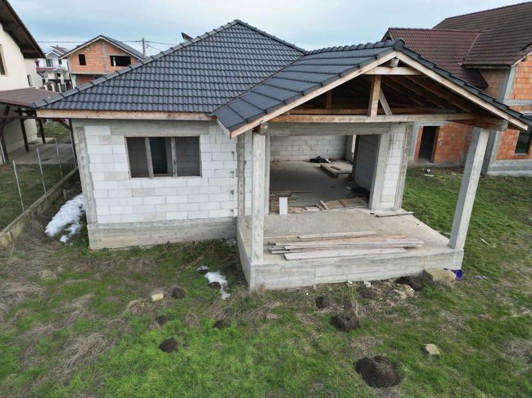 Casa la rosu in Livada, teren 600 mp - 2