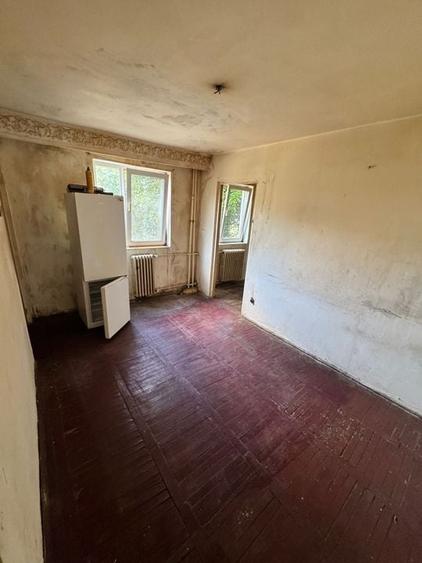 Apartament 3 camere semidecomandat Scoala 8 - 8