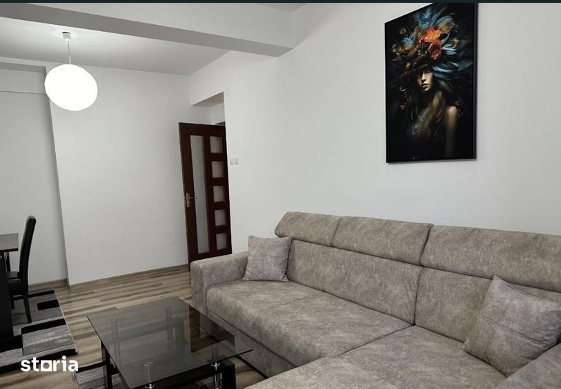 Apartament cu 3 camere decomandat, mobilat în P-ța Romană