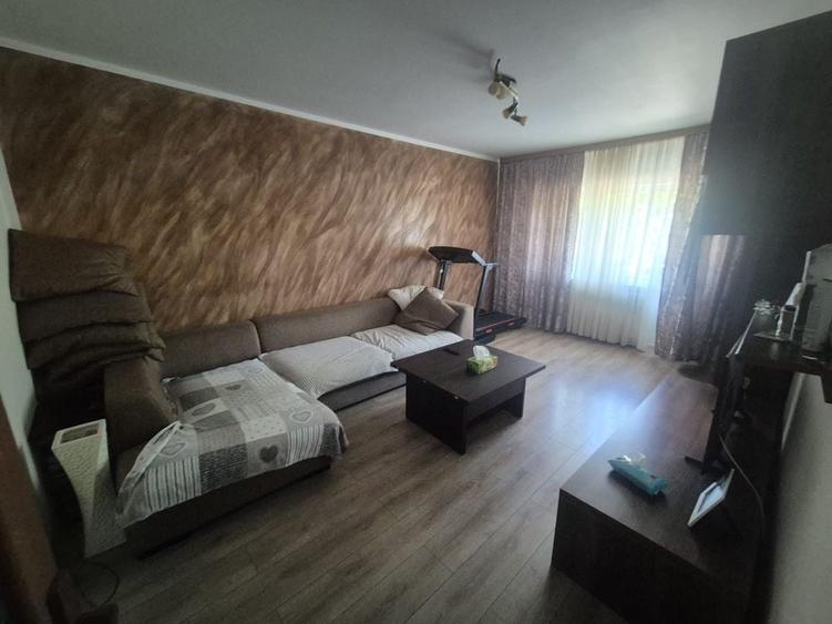 Vand apartamet 3 camere decomandat, zona Nae Leonard - 4