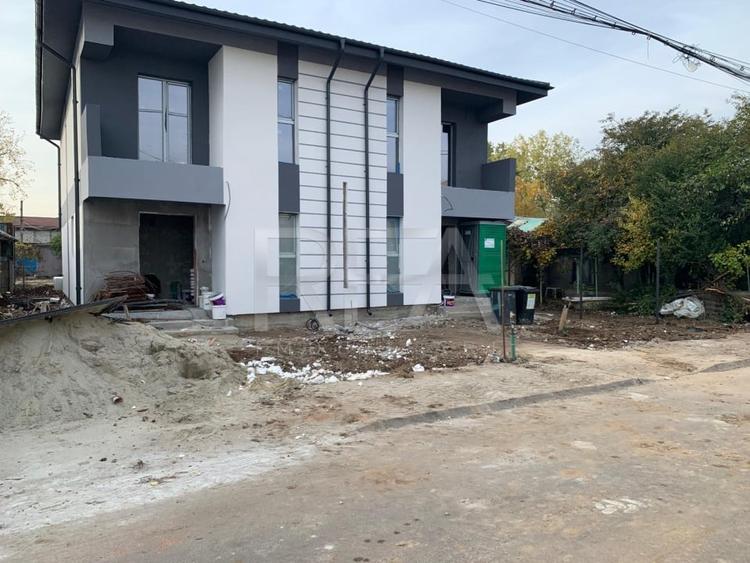 2 Duplex-uri la 8 minute distanta de mers pe jos de statia autobuzului 103 - 1