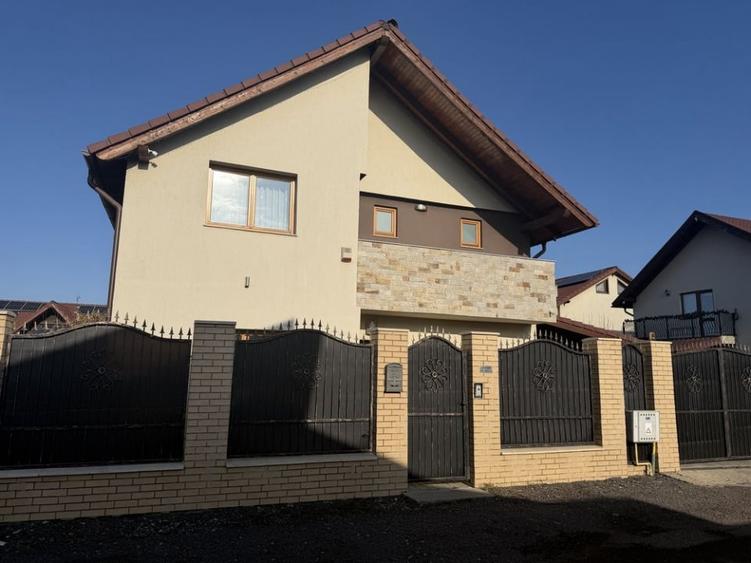Casa cu 4 camere, 147 mp, curte 260 mp, 2 locuri de parcare acoperite zona Izvor - 1