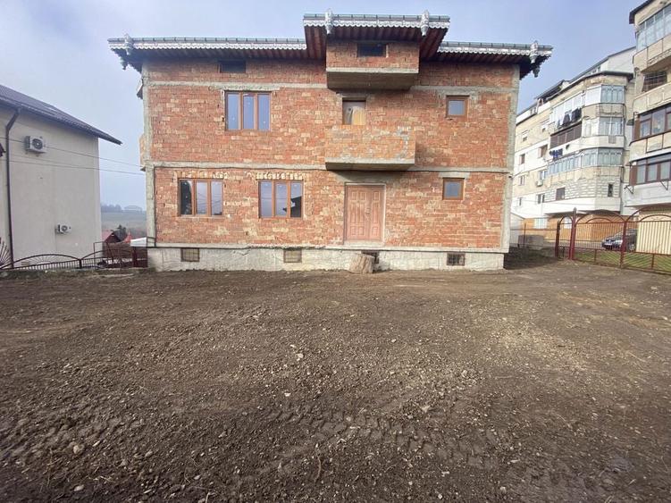 Vand / Schimb Casa la rosu 350 mp Falticeni - 2