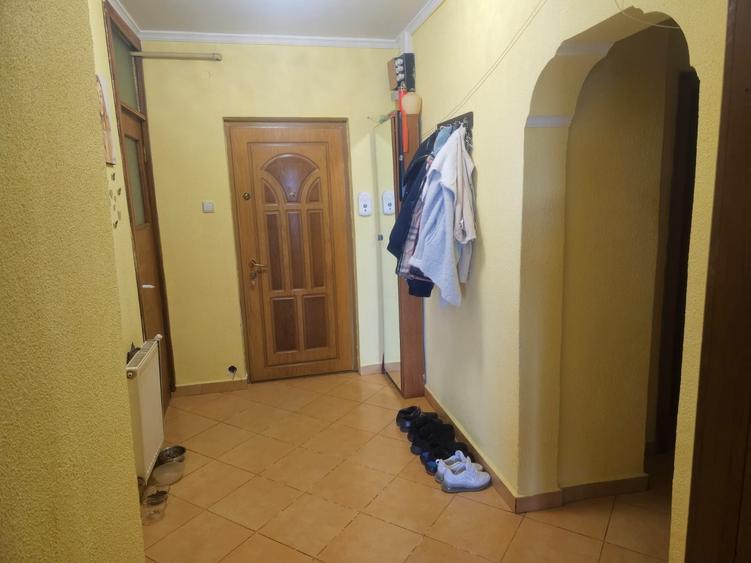 Ap. 3 cam decomandat, centrala, etaj 7/8, panorama, mobilat - 2