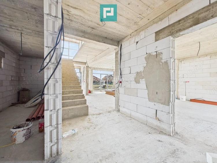 Casa cu etaj la gri in Zimandul Nou