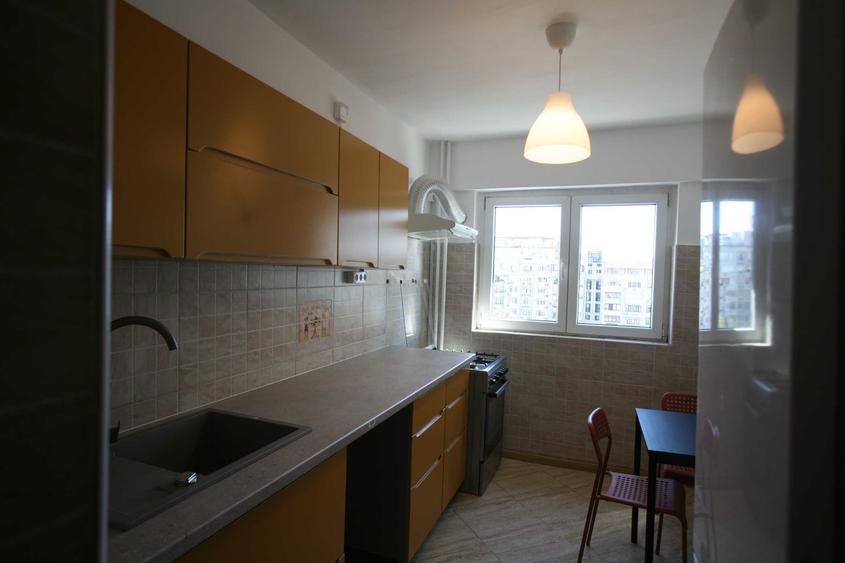 Apartament cu 3 camere semidecomandat în Muncii