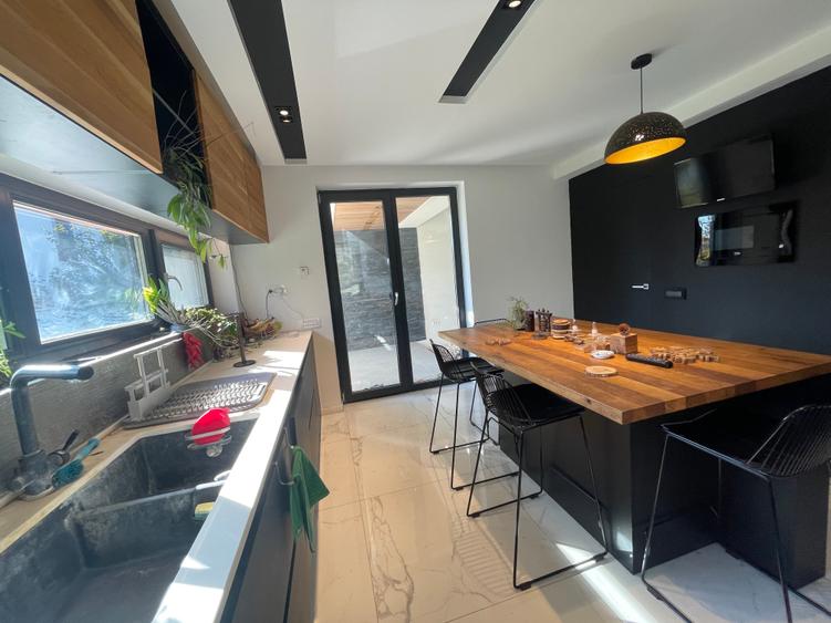 Casa individuala de lux, Prel  Ghencea-Margelelor, an 2017, 303mp, teren 923mp - 51