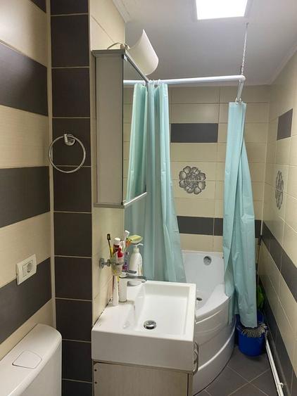 Inchiriez apartament 3 camere - 4