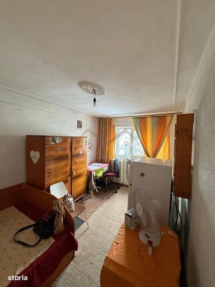 Garsoniera pacurari in bloc de apartamente - 1