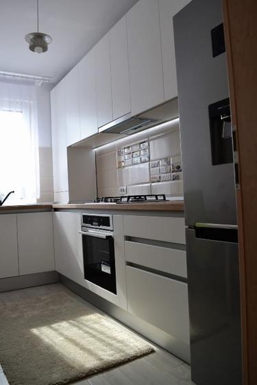 Apartament cu 2 camere decomandat, mobilat în Tractorul