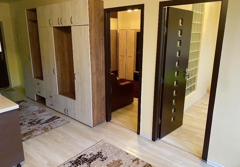 Apartament cu 3 camere decomandat, mobilat în Iris