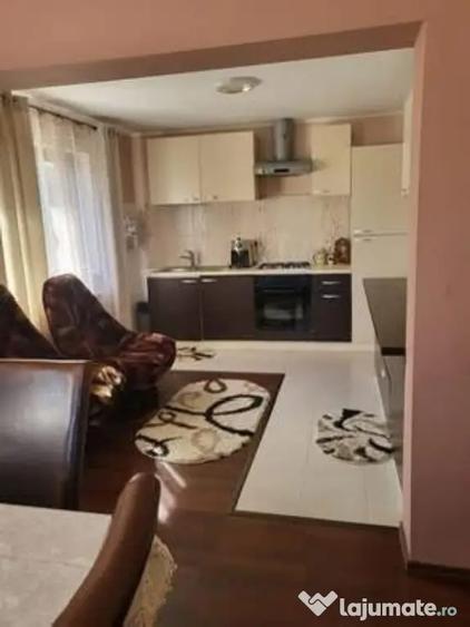 Casă cu 7 camere în Săucești