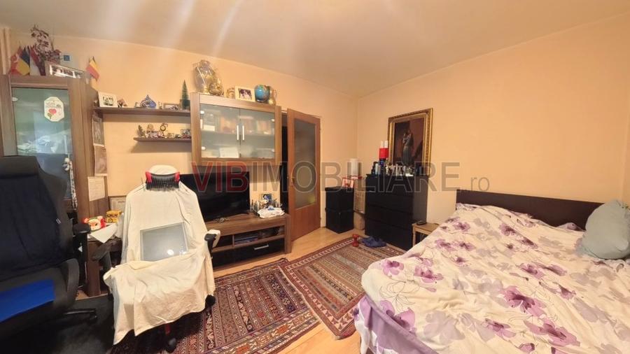 Apartament cu 4 camere semidecomandat, mobilat în Văcăresti