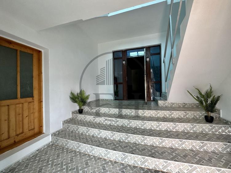 Casă individuală cu 15 camere cu Canalizare în Nord
