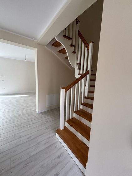 Apartament cu 4 camere decomandat în Giroc