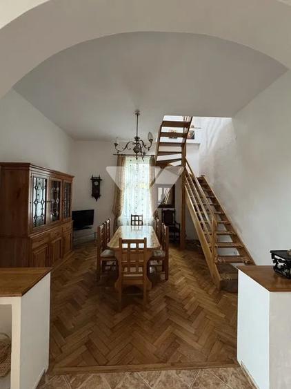 Apartament cu 5 camere, mobilat în Central