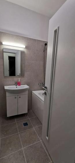Garsonieră decomandată în Roșu