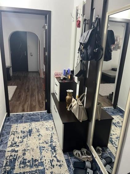 Apartament cu 2 camere semidecomandat, mobilat în Central