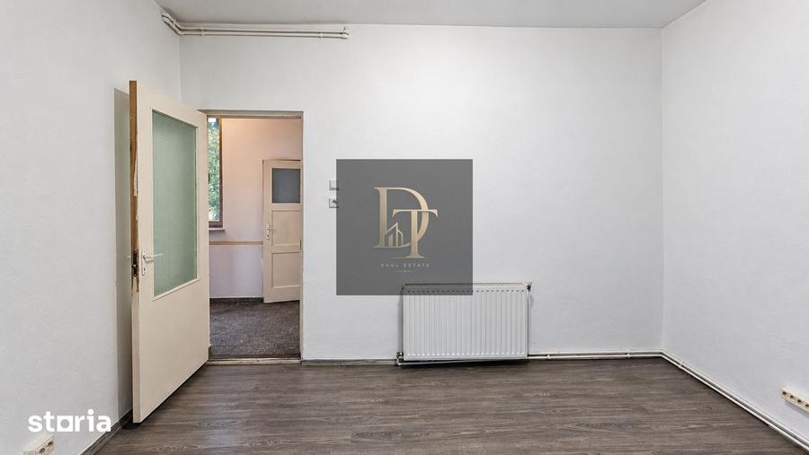 Casă cu 5 camere cu Teren 446 Mp în Florilor