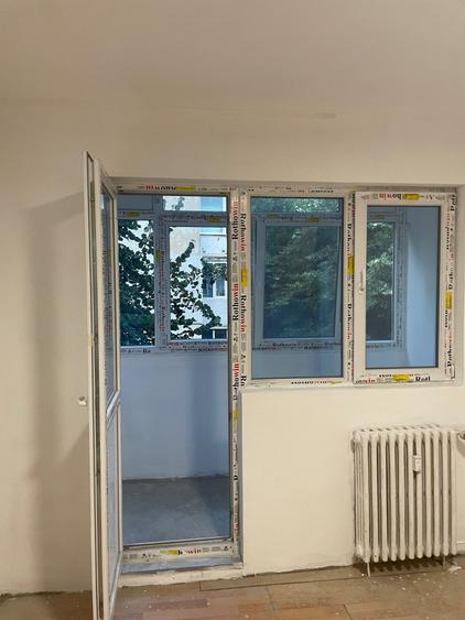Apartament cu 4 camere semidecomandat în Malu Roșu