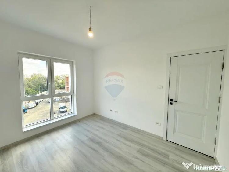 Apartament cu 3 camere semidecomandat în Grădiște
