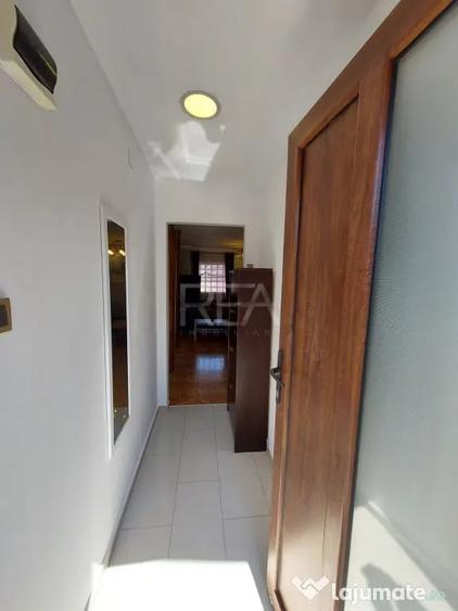 Apartament cu 3 camere semidecomandat în Vitan