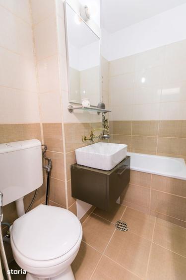 Apartament cu 3 camere în Craiovița Nouă