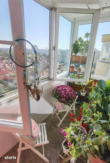 Apartament cu 3 camere decomandat în Tei