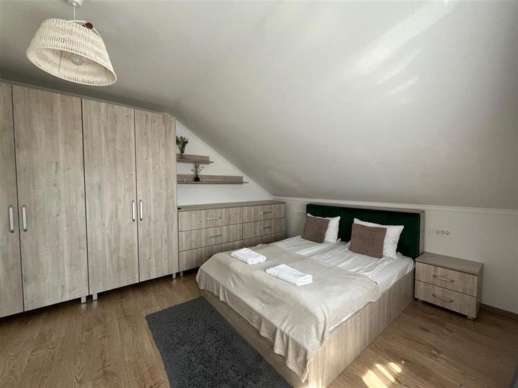 Casă cu 6 camere cu Teren 660 Mp în Sânmartin