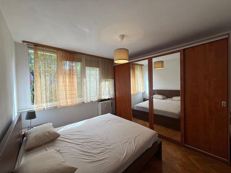Apartament cu 3 camere decomandat, mobilat în Arcul de Triumf
