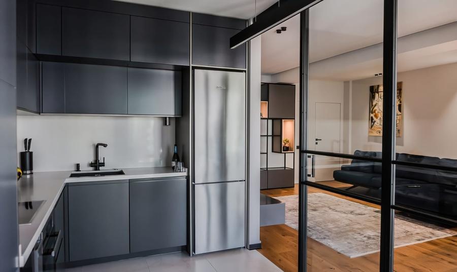 Apartament cu 3 camere decomandat în P-ța Victoriei
