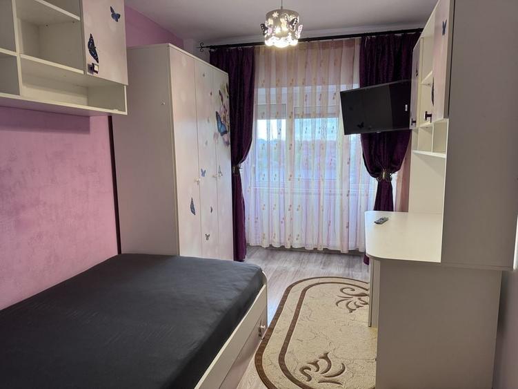 Apartament cu 4 camere decomandat în Ultracentral
