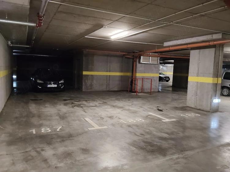 Garsonieră decomandată în Titan