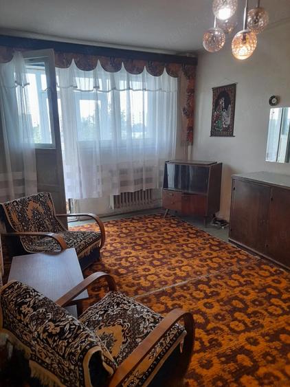 Apartament cu 3 camere decomandat în Drumul Taberei
