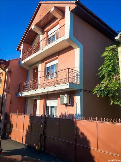 Casă cu 5 camere cu Teren 400 Mp în Mehala