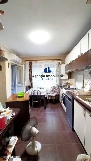 Apartament cu 3 camere semidecomandat în Burdea