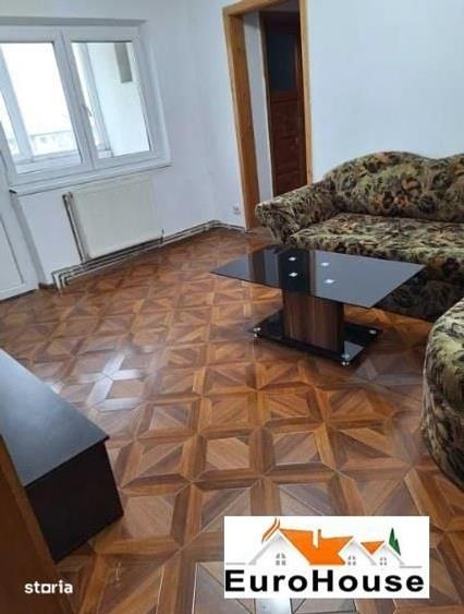 Apartament cu 3 camere semidecomandat în Cetate