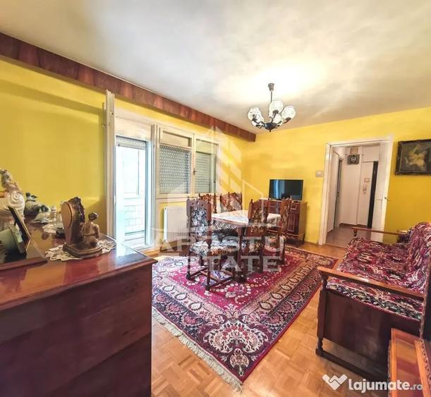 Apartament cu 3 camere semidecomandat în Circumvalațiunii