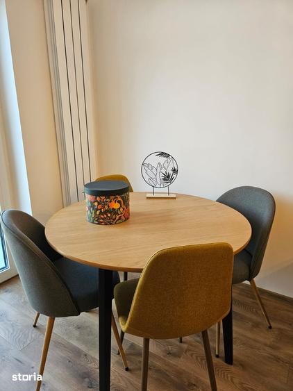 Apartament cu 3 camere decomandat în Astra