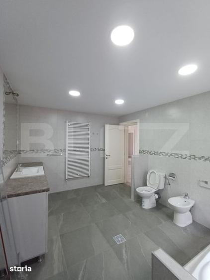 Casă cu 5 camere cu Teren 1590 Mp în Luna