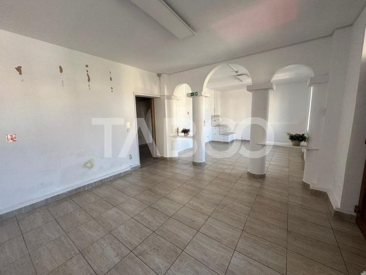 Spatiu comercial de inchiriat 3 camere 80 mpu curte Calea Dumbravii - 2