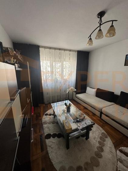 Apartament 4 camere de vanzare, in zona Poarta 6 - 1