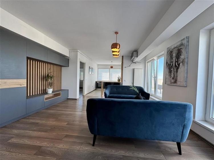 Apartament 3 camere, terasa 47 mp, zona Tractorul, Brasov - 1