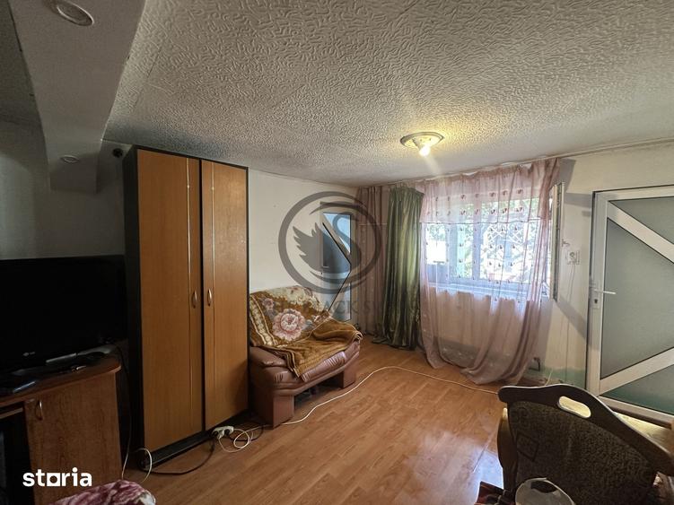 Casă cu 5 camere cu Teren 984 Mp în Blejoi
