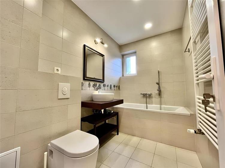 Apartament Decomandat Central cu 3 Camere potrivit unei S.C. - 11