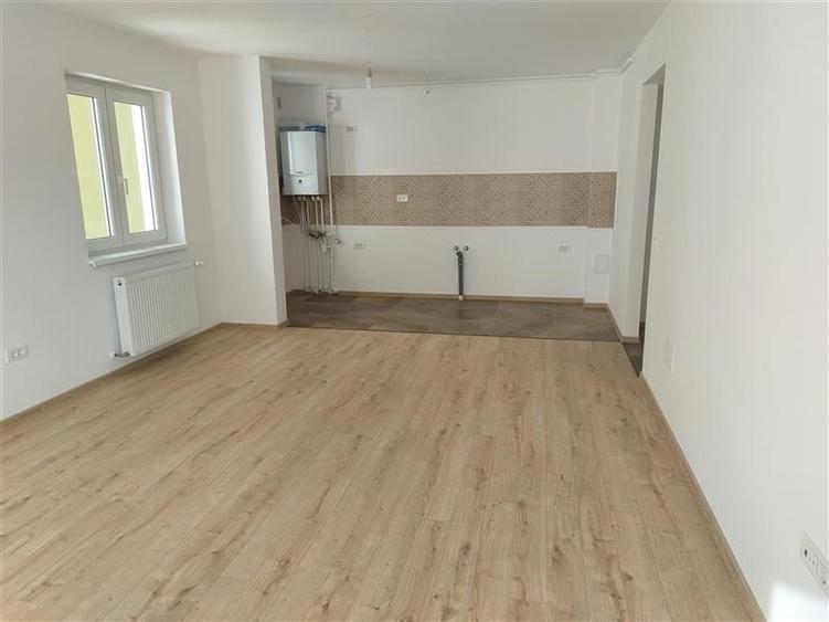 Apartament cu 2 camere semidecomandat în Tractorul — fotografia 3
