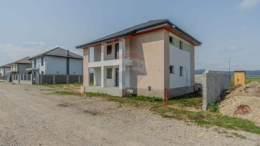 Casa moderna, la cheie, in Cristian - Str. Carpati - 31